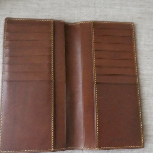 Coach Breast Wallet in Smooth Leather - Picture 5 of 8